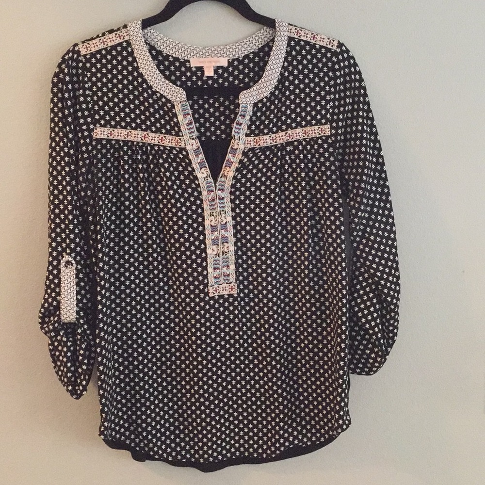 Black patterned top